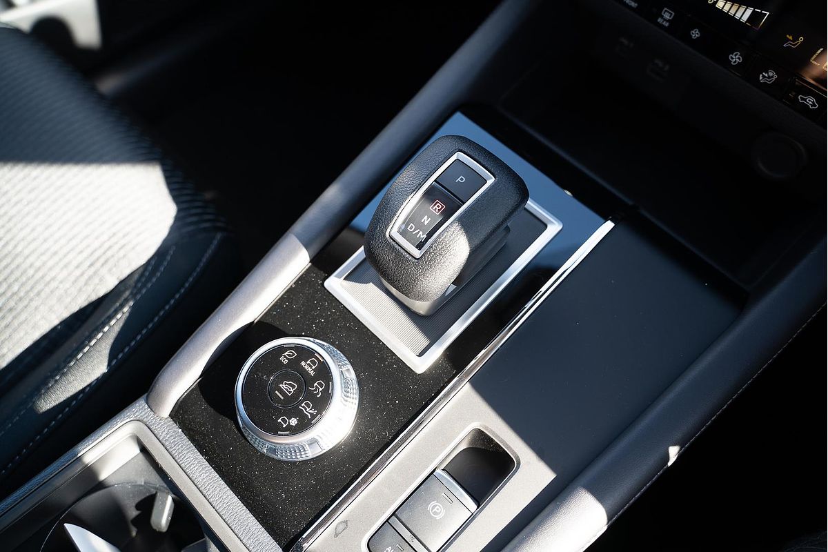 2025 Mitsubishi Outlander ES ZM