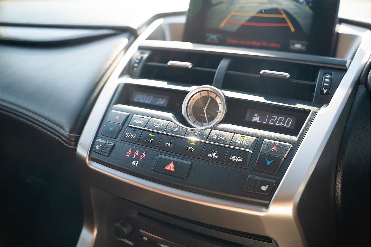 2017 Lexus NX NX300h Luxury AYZ10R