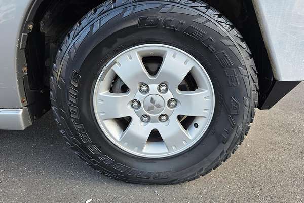 2003 Mitsubishi Pajero Exceed NP