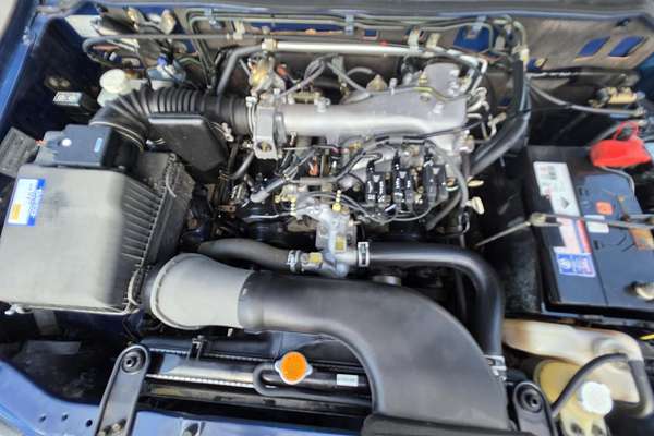 2003 Mitsubishi Pajero Exceed NP