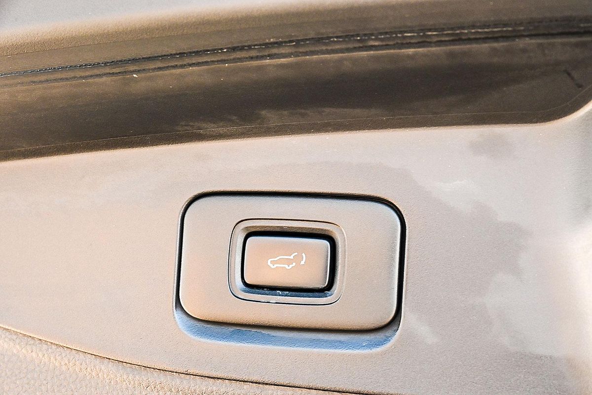 2023 Isuzu MU-X LS-T