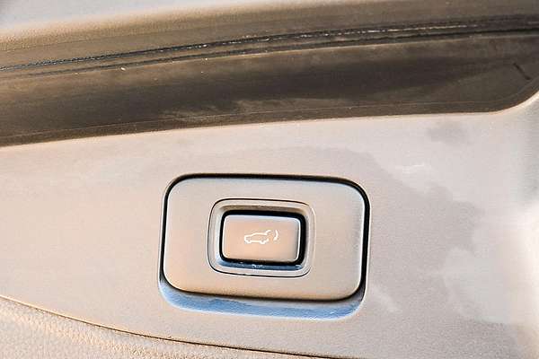 2023 Isuzu MU-X LS-T