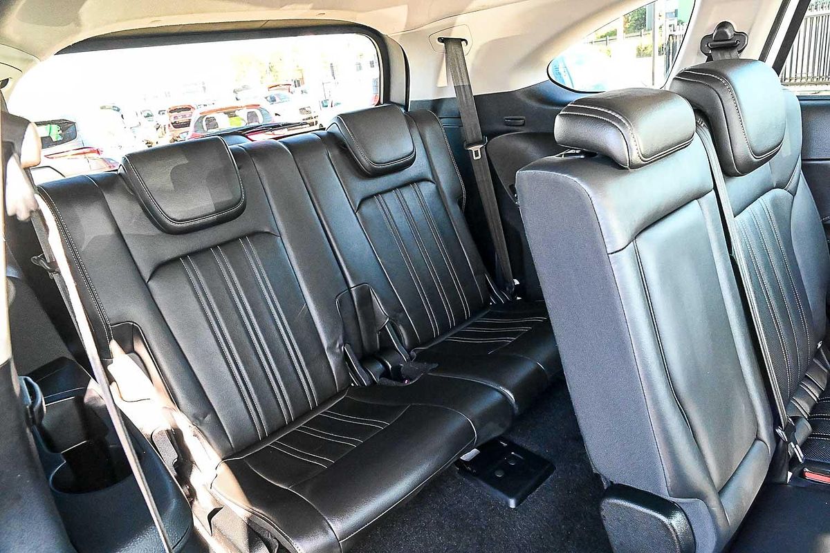 2023 Isuzu MU-X LS-T