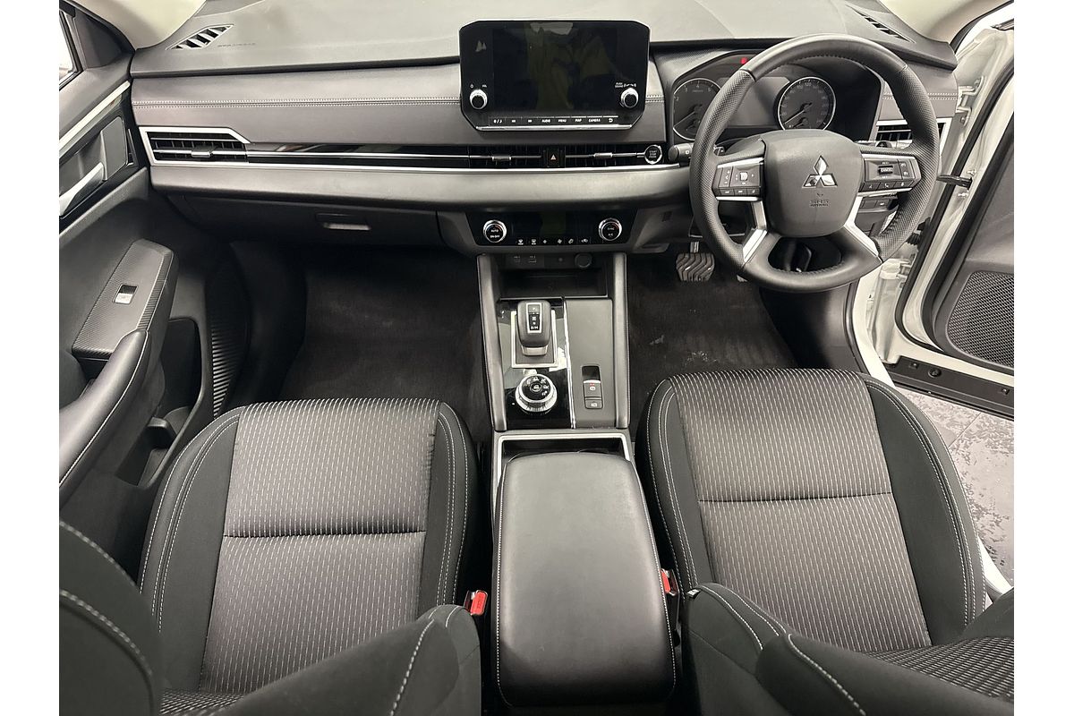 2023 Mitsubishi Outlander LS ZM