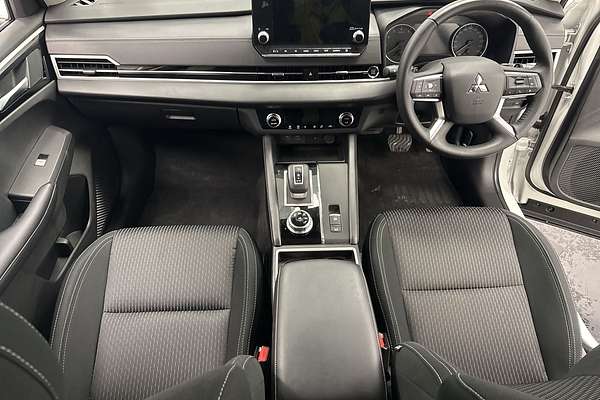 2023 Mitsubishi Outlander LS ZM
