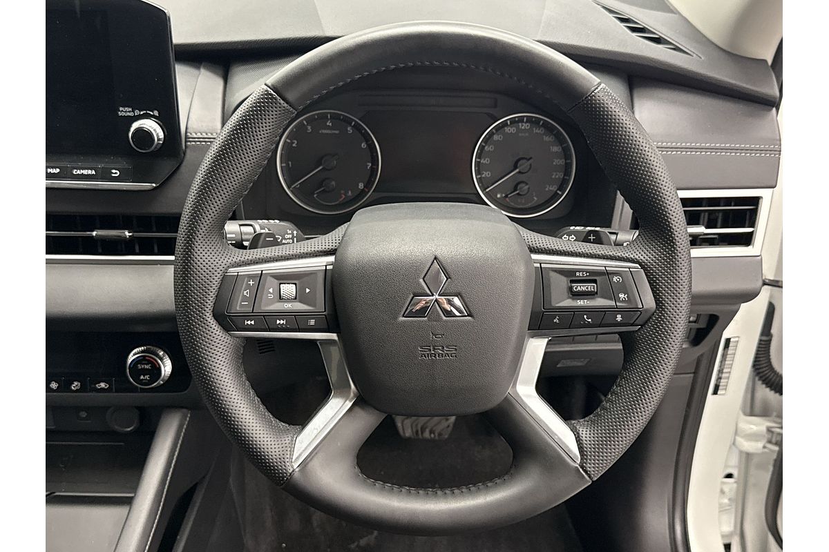 2023 Mitsubishi Outlander LS ZM