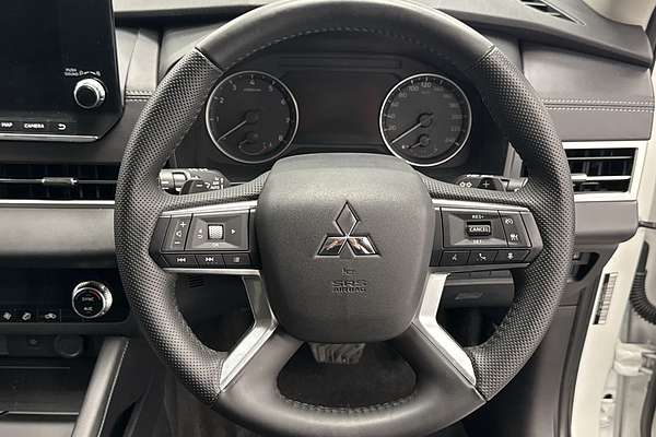 2023 Mitsubishi Outlander LS ZM