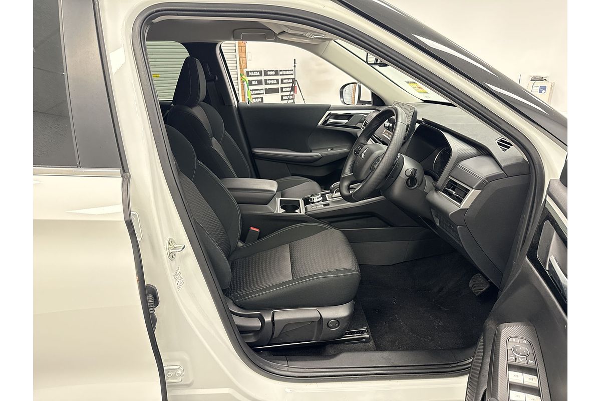2023 Mitsubishi Outlander LS ZM