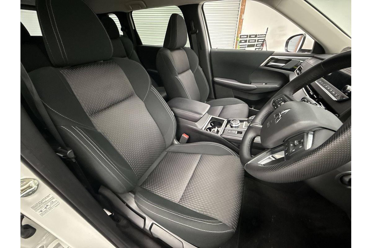 2023 Mitsubishi Outlander LS ZM