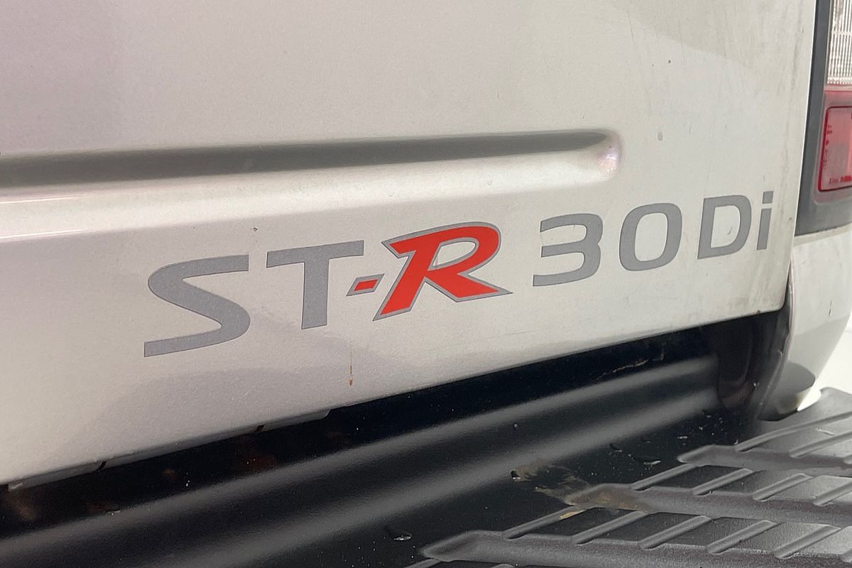 2005 Nissan Navara ST-R D22 S2