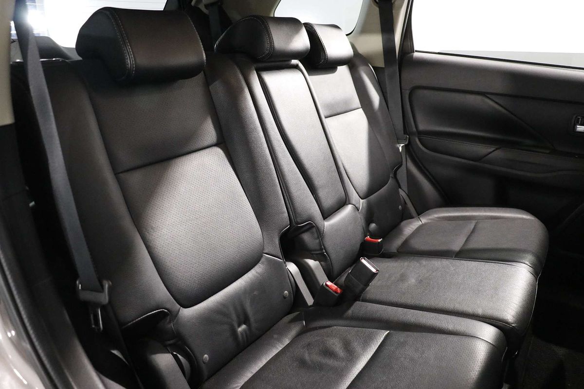 2015 Mitsubishi Outlander Exceed ZK