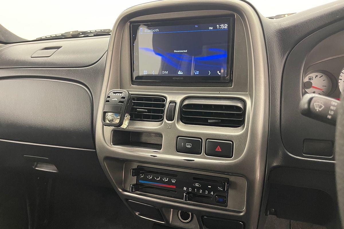 2005 Nissan Navara ST-R D22 S2