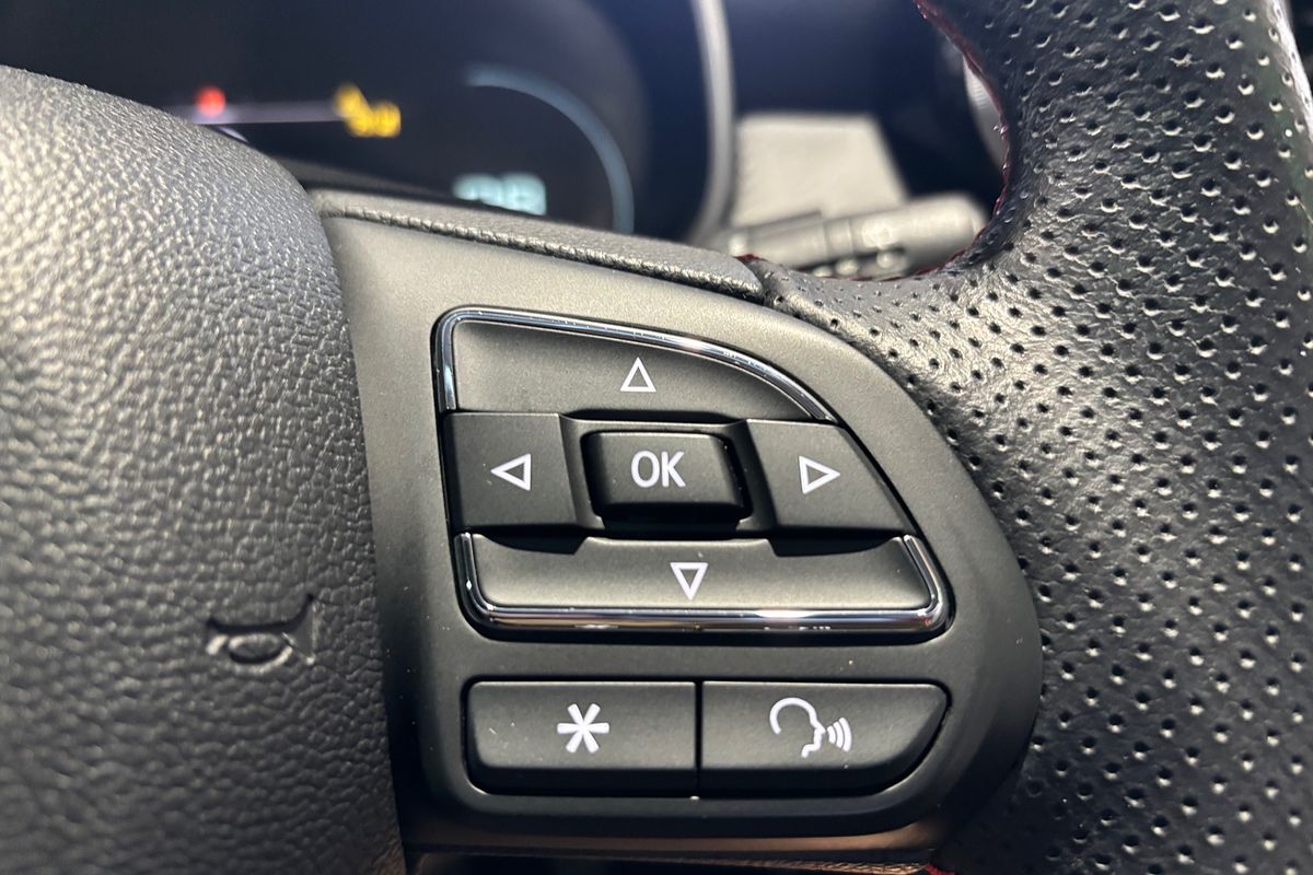 2021 MG ZS Essence AZS1
