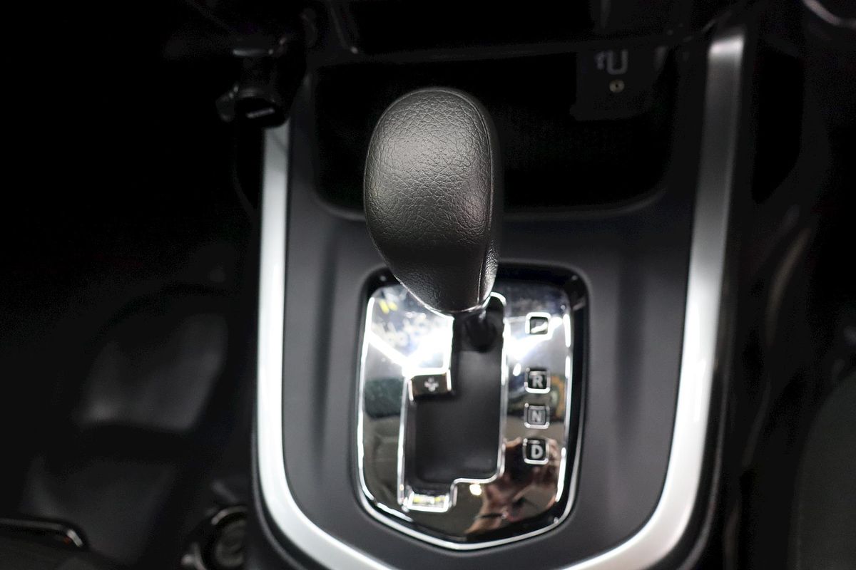 2021 Nissan Navara SL D23 Rear Wheel Drive