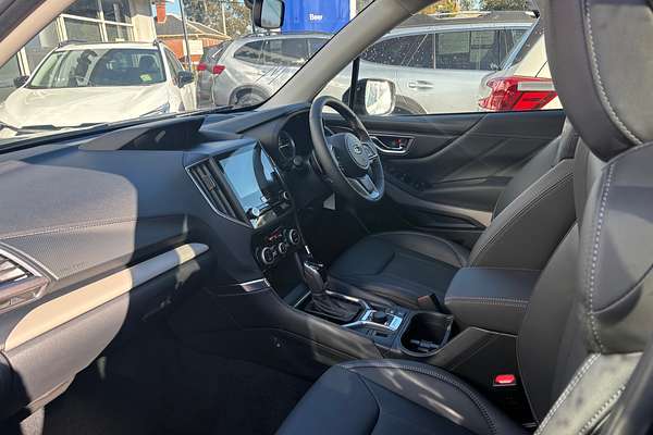 2024 Subaru Forester 2.5i Luxury Special Edition S5