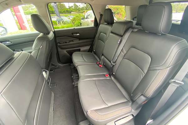 2024 Nissan Pathfinder Ti R53