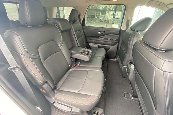 2024 Nissan Pathfinder Ti R53