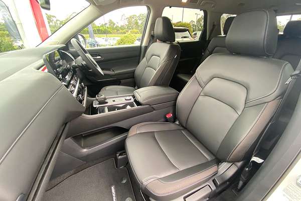 2024 Nissan Pathfinder Ti R53