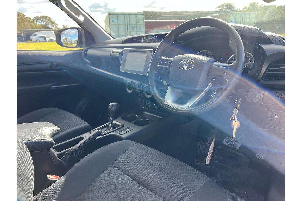 2015 Toyota Hilux SR GUN126R 4X4