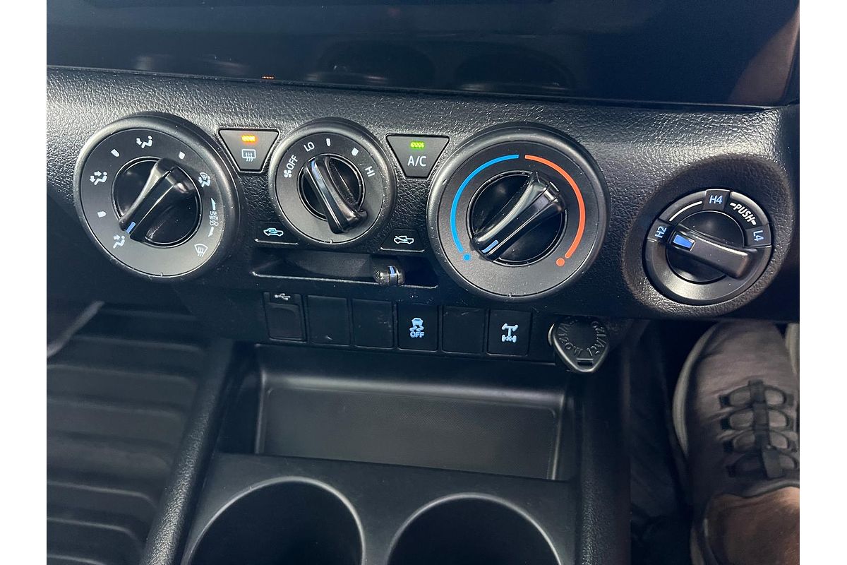 2015 Toyota Hilux SR GUN126R 4X4