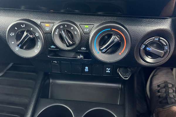 2015 Toyota Hilux SR GUN126R 4X4