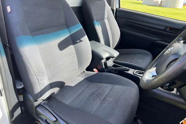 2015 Toyota Hilux SR GUN126R 4X4
