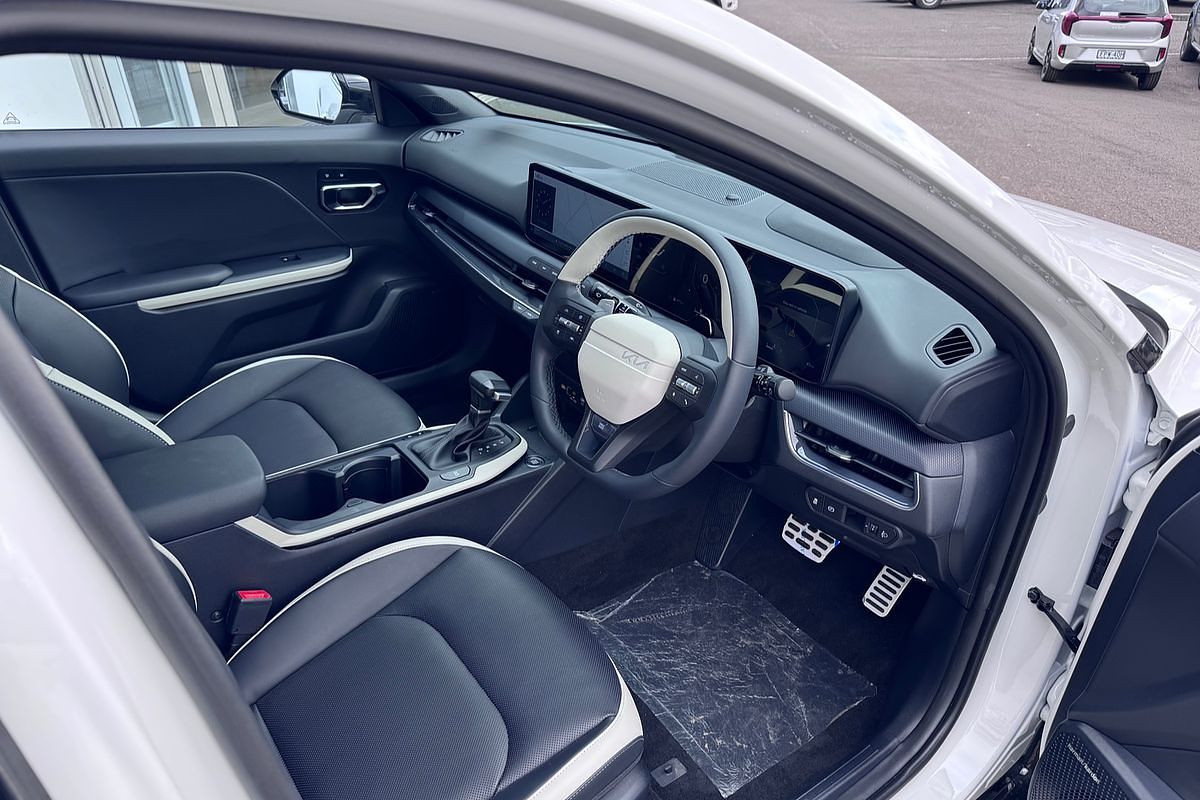 2024 Kia K4 GT-Line CL4m