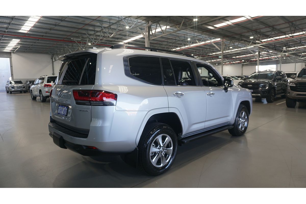 2022 Toyota Landcruiser Sahara FJA300R