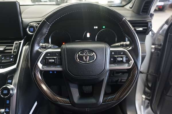 2022 Toyota Landcruiser Sahara FJA300R