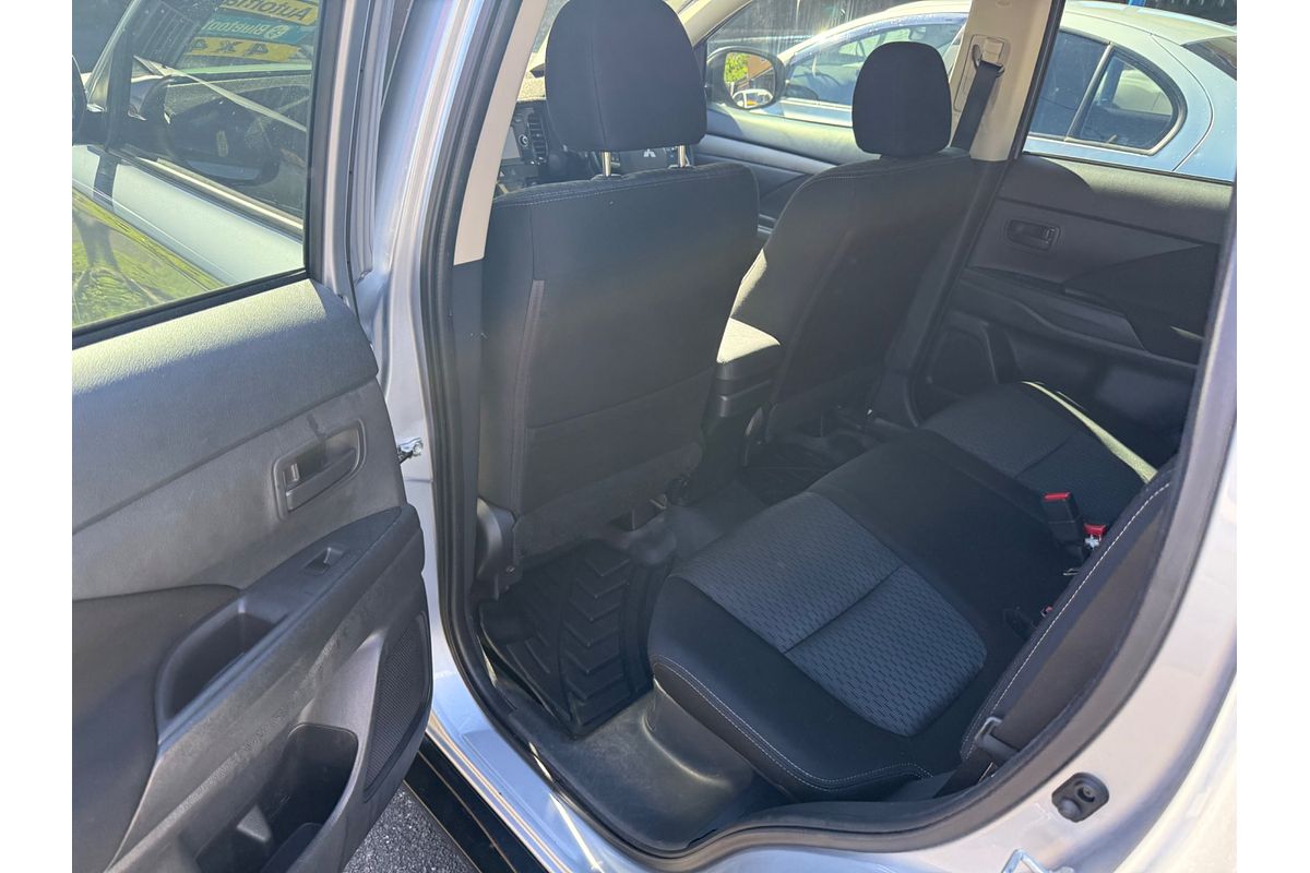 2014 Mitsubishi Outlander ES ZJ