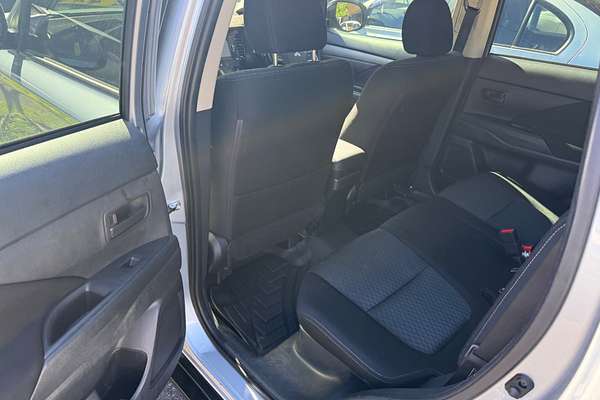 2014 Mitsubishi Outlander ES ZJ