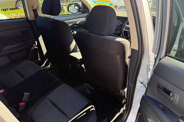 2014 Mitsubishi Outlander ES ZJ