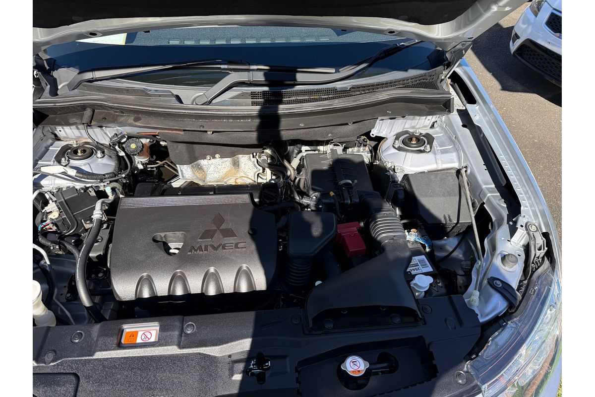 2014 Mitsubishi Outlander ES ZJ