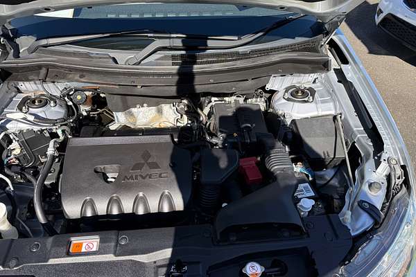 2014 Mitsubishi Outlander ES ZJ