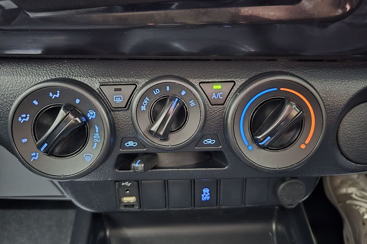 2019 Toyota Hilux Hilux 4x2 SR 2.8L T Diesel Automatic Double Cab GUN136R Rear Wheel Drive