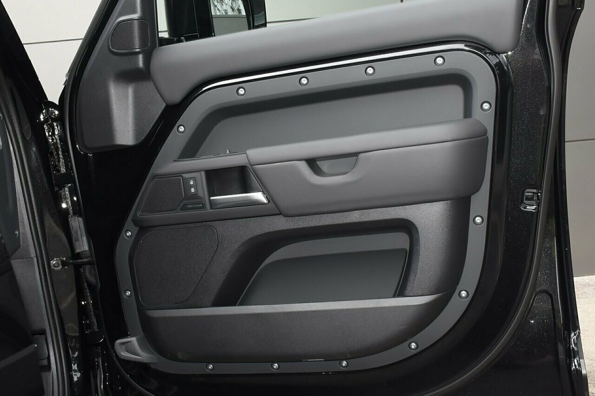 2024 Land Rover Defender 110 P400e X-Dynamic HSE L663