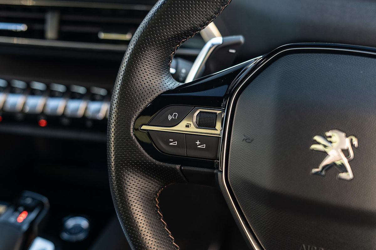 2021 Peugeot 5008 GT P87