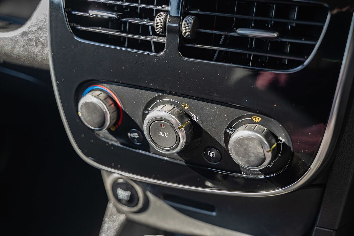 2016 Renault Clio Expression IV B98