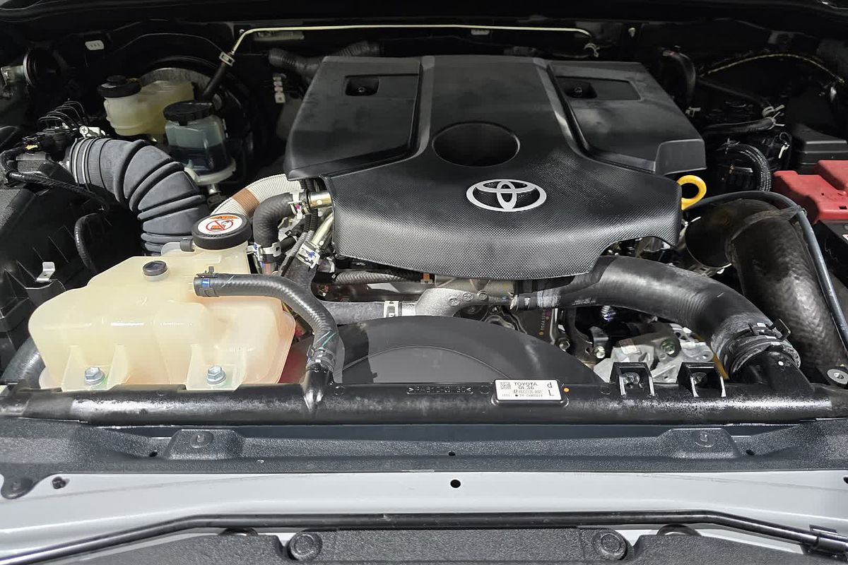 2024 Toyota Hilux Hilux 4x4 SR5 2.8L T Diesel Automatic Double Cab 48V GUN126R 4X4