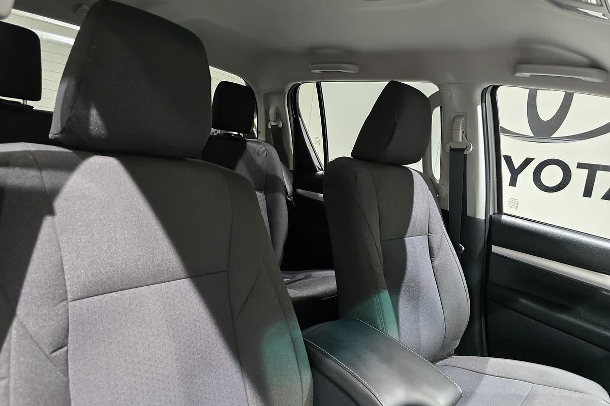 2024 Toyota Hilux Hilux 4x4 SR5 2.8L T Diesel Automatic Double Cab 48V GUN126R 4X4