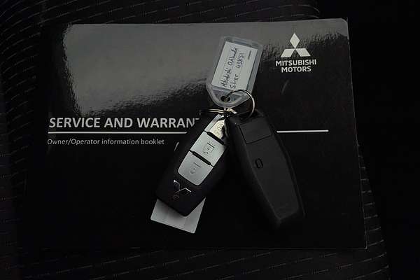 2022 Mitsubishi Outlander LS ZM