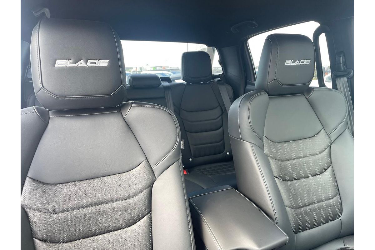 2025 Isuzu D-MAX BLADE 4X4