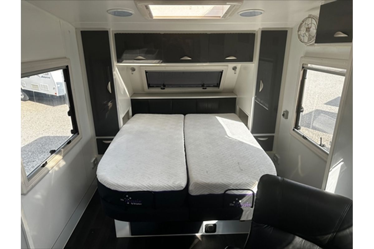 2015 Crusader EXCALIBUR CARAVAN