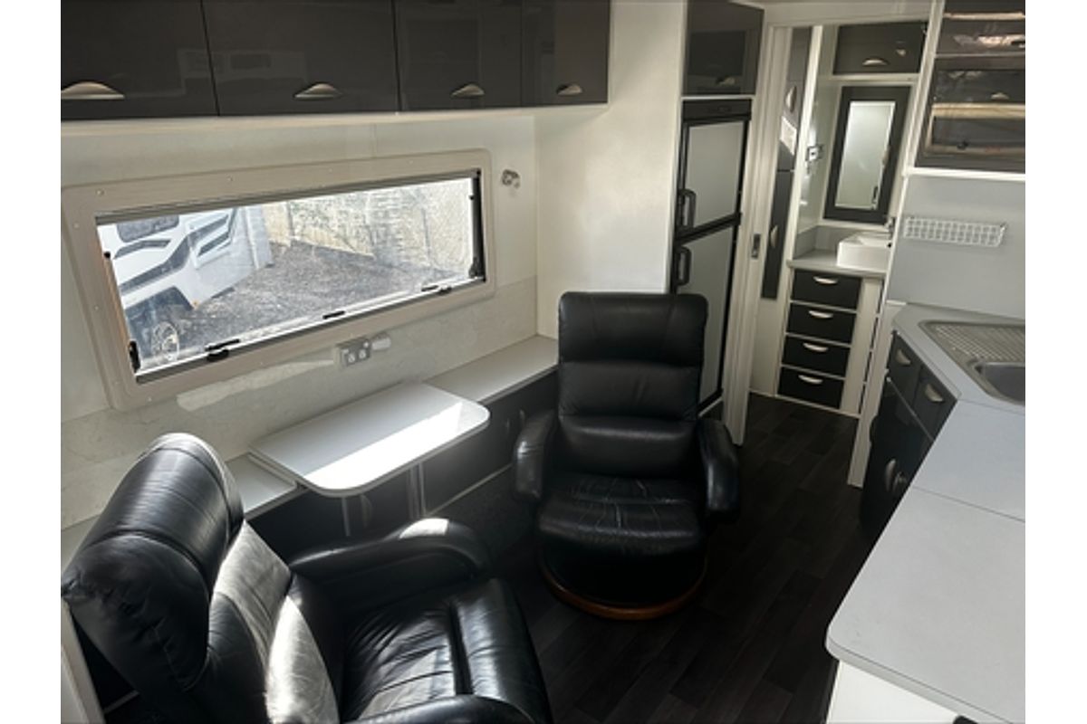 2015 Crusader EXCALIBUR CARAVAN