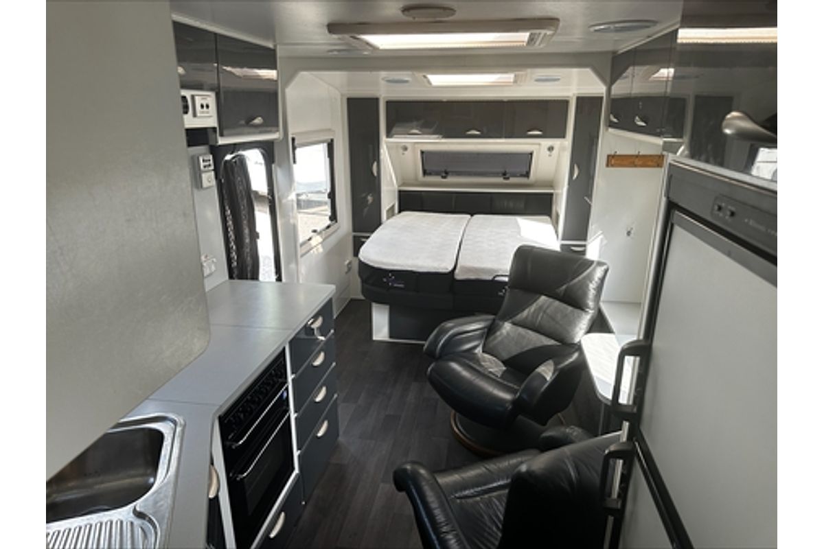 2015 Crusader EXCALIBUR CARAVAN