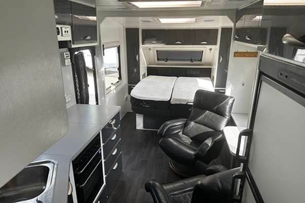 2015 Crusader EXCALIBUR CARAVAN