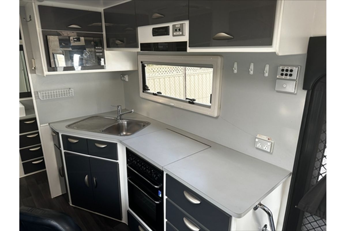 2015 Crusader EXCALIBUR CARAVAN