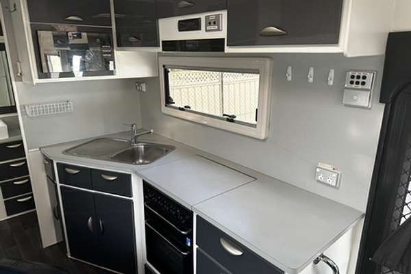 2015 Crusader EXCALIBUR CARAVAN