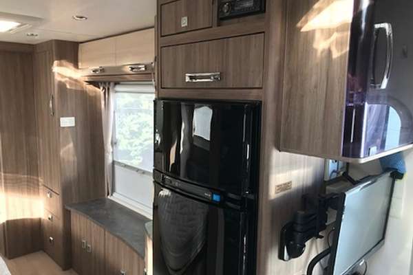2016 Jayco SILVERLINE CARAVAN 21' (21.65