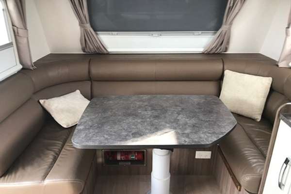2016 Jayco SILVERLINE CARAVAN 21' (21.65